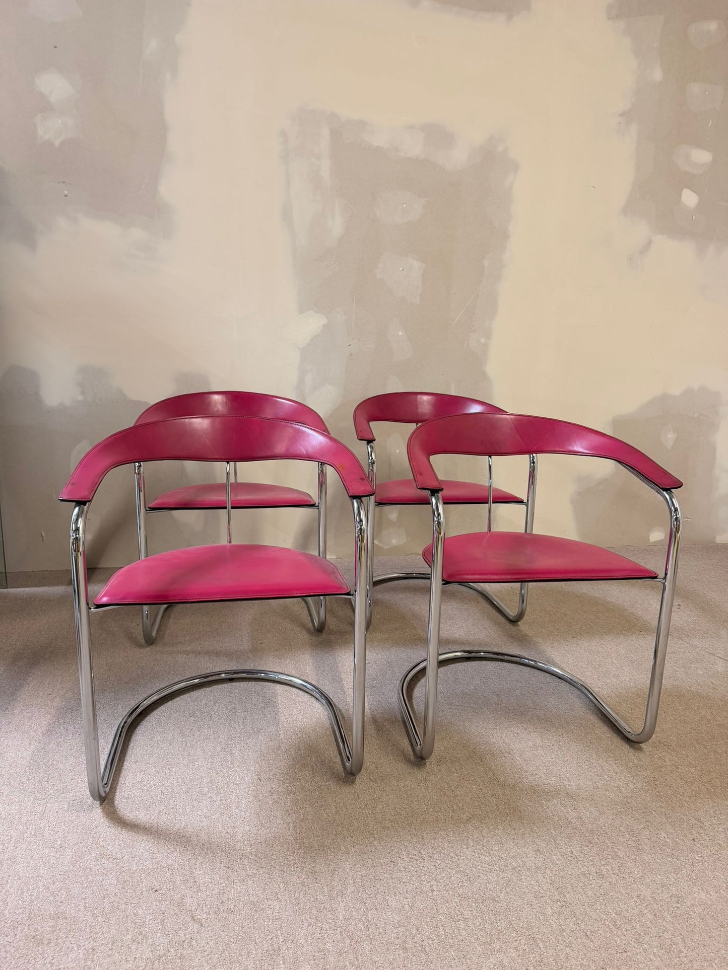 Seltene Canasta Freischwinger Stühle in Pink Arrben Italy