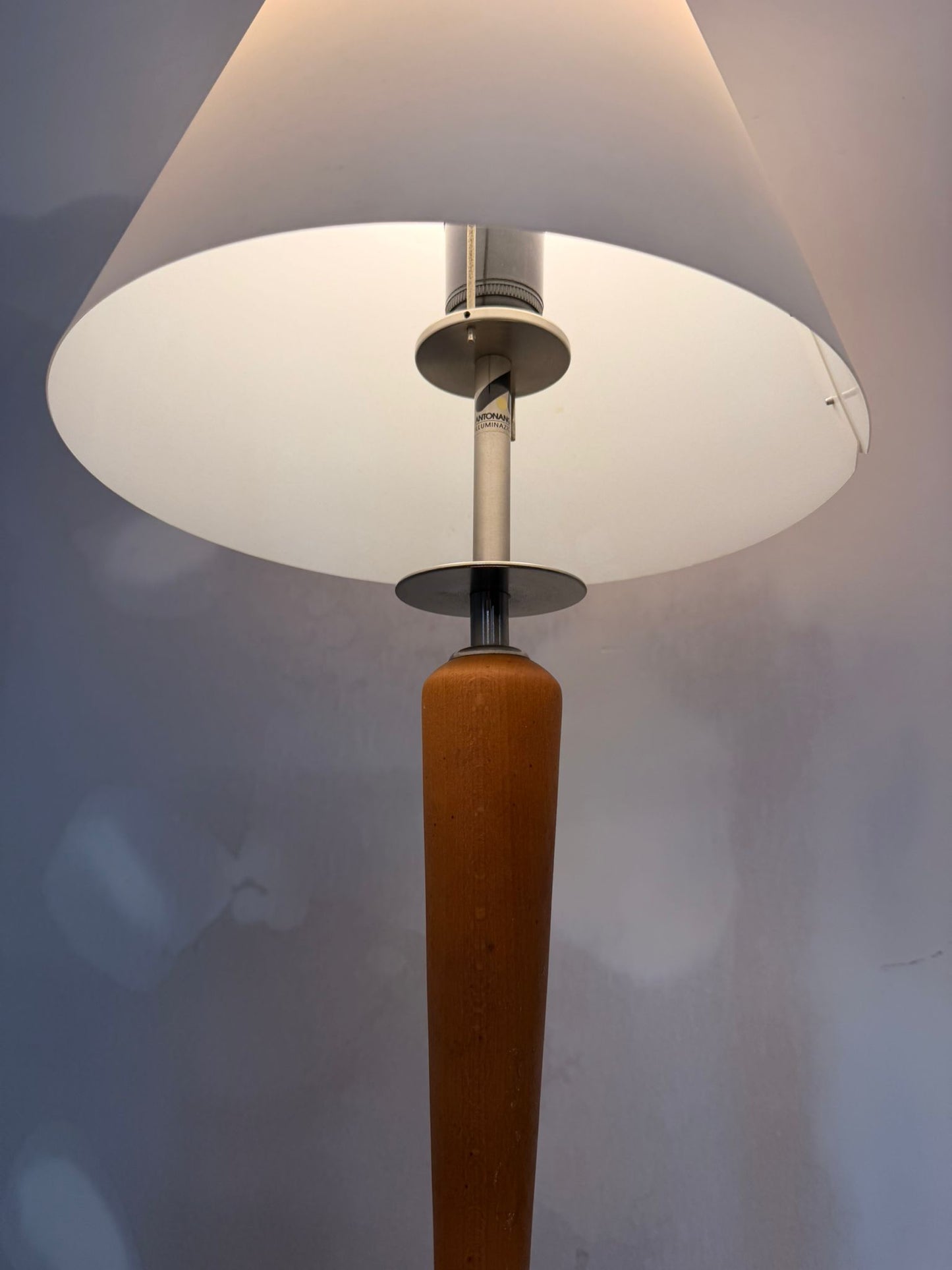 Vintage Tischlampe im Art Deco Stil mit weissem Lampenschirm