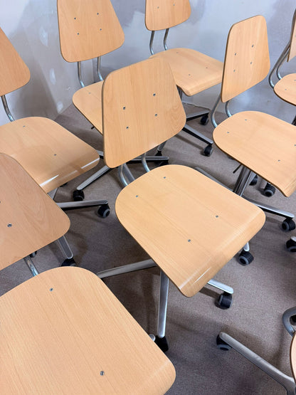 Schweizer Atelier Embru Schulstuhl Bürostuhl mit Rollen