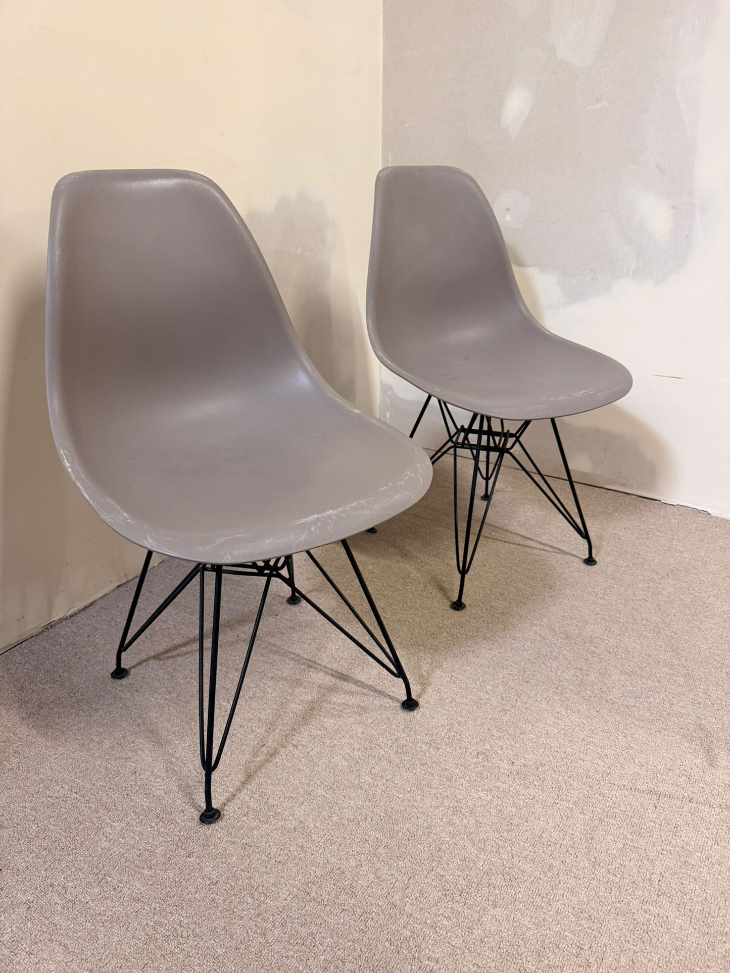 Design Schalenstuhl grau ähnlich wie Vitra Eames