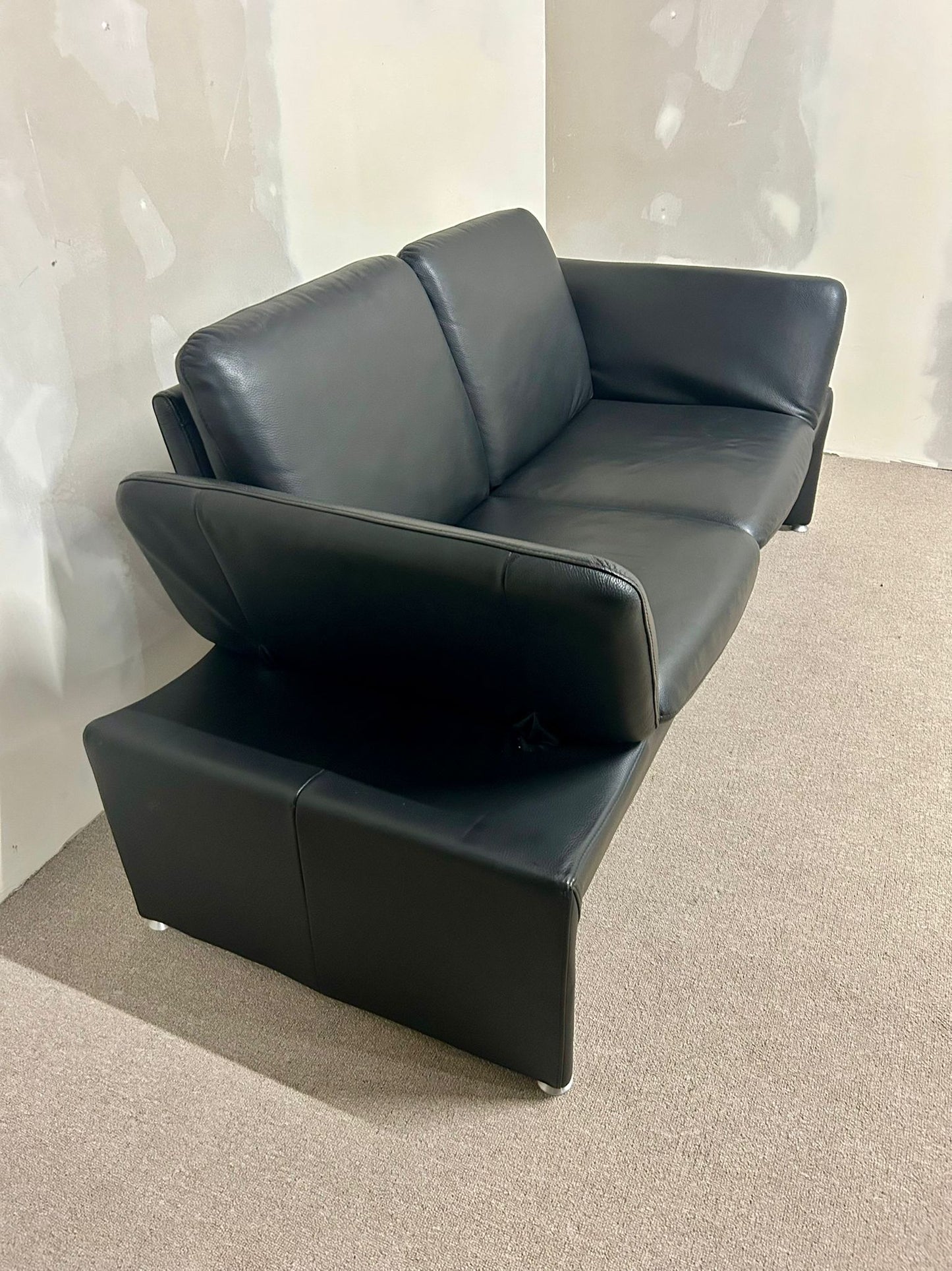 Leu Swiss Sofa schwarz Leder 2-Sitzer verstellbare Armlehnen