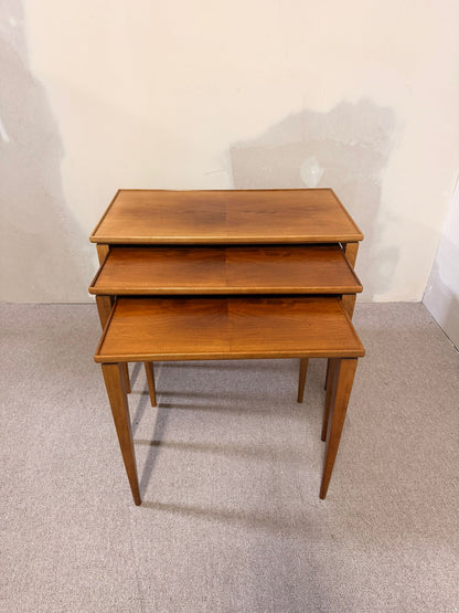 Satztische aus Teak, skandinavisches Design der 60er Jahre