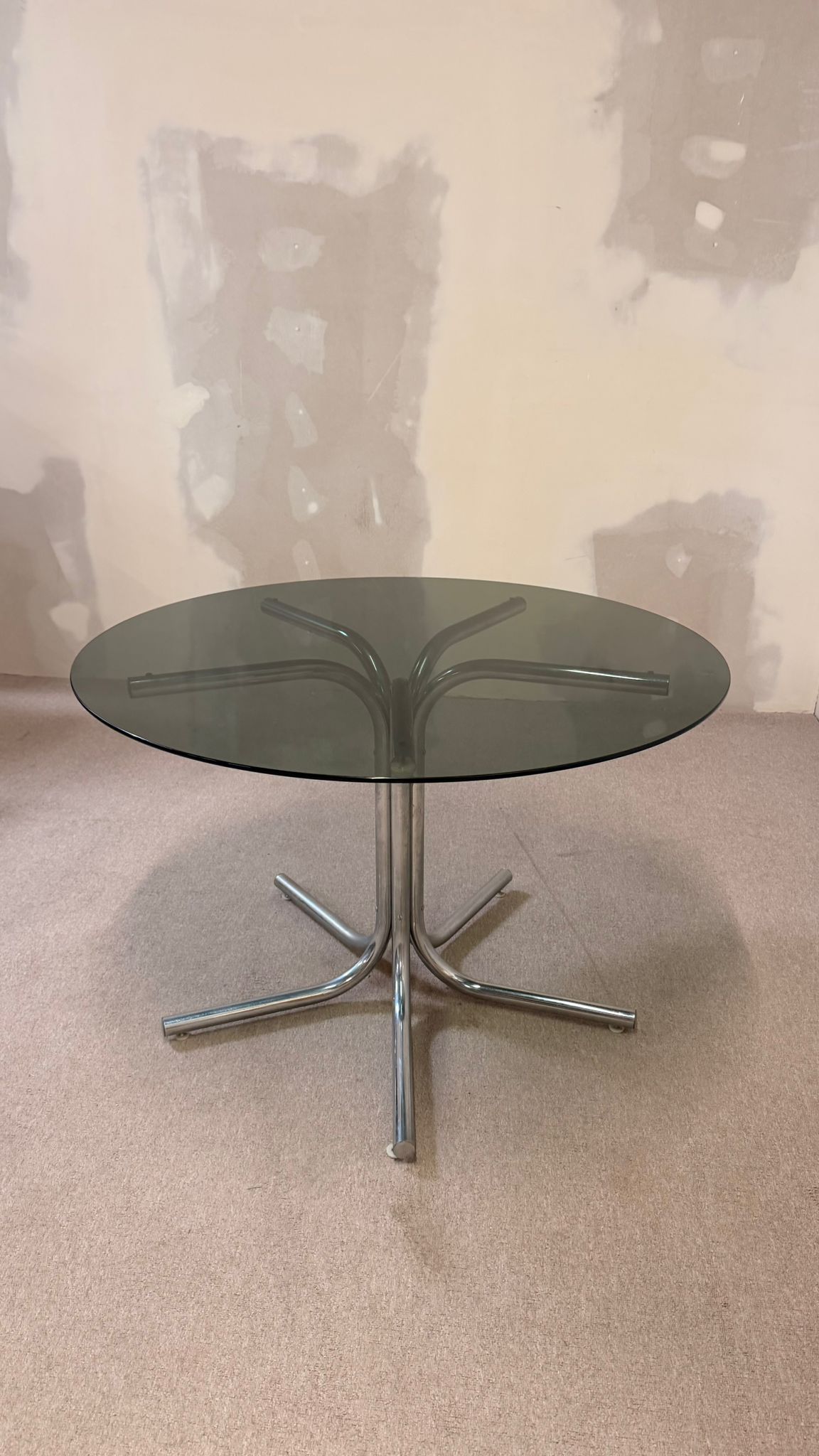Runder Glastisch mit Rauchglasplatte im Space Age Stil 70er