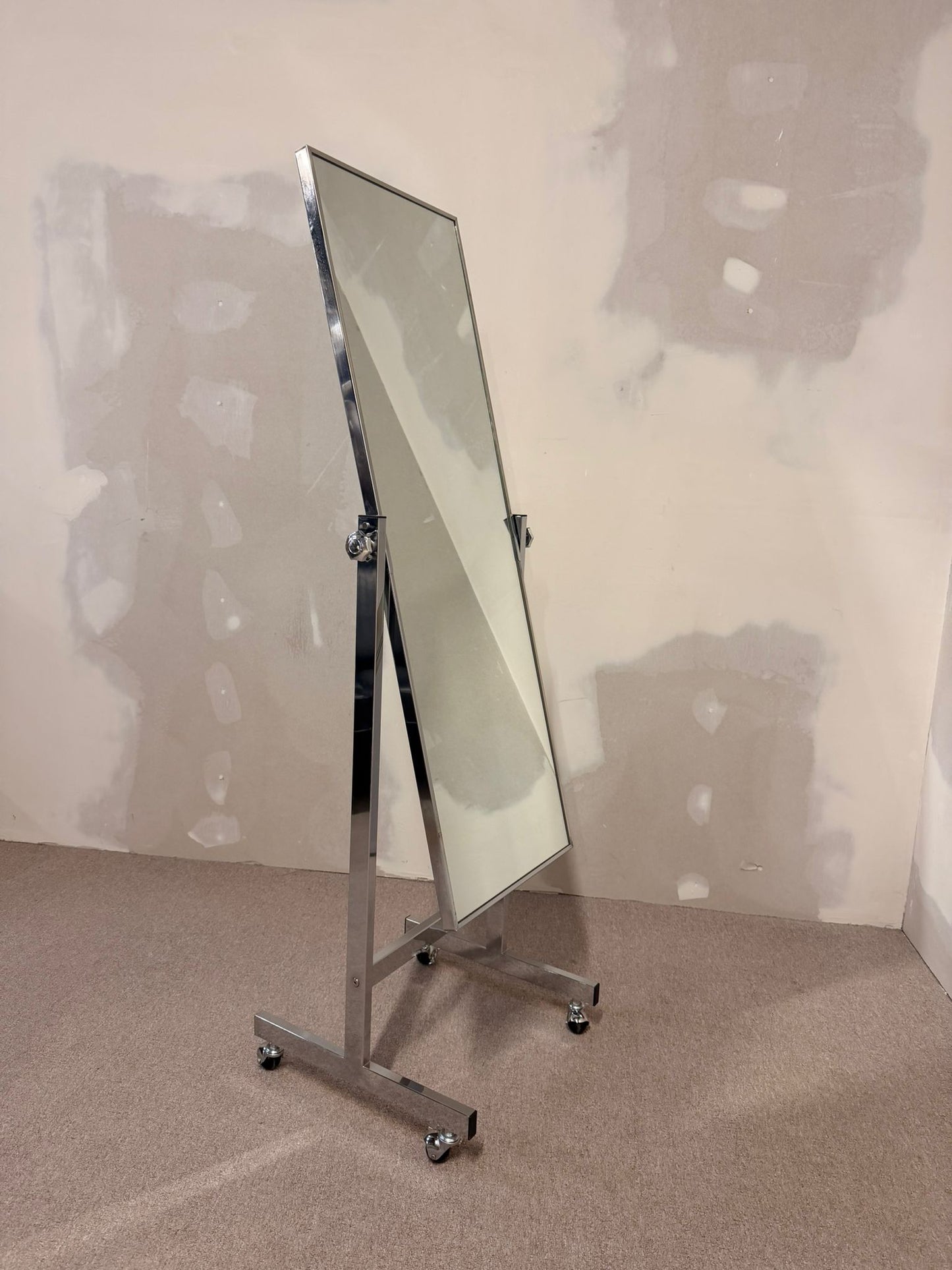 Verchromter Standspiegel mit Rollen, Ganzkörperspiegel