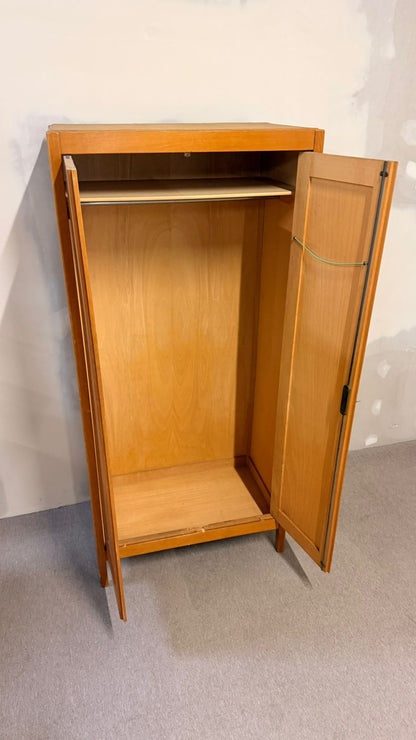 2-türiger Vintage Kleiderschrank im Mid Century Stil