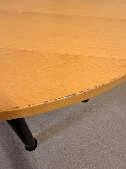 Stabiler runder Holz Tisch mit schwarzen Metallbeinen