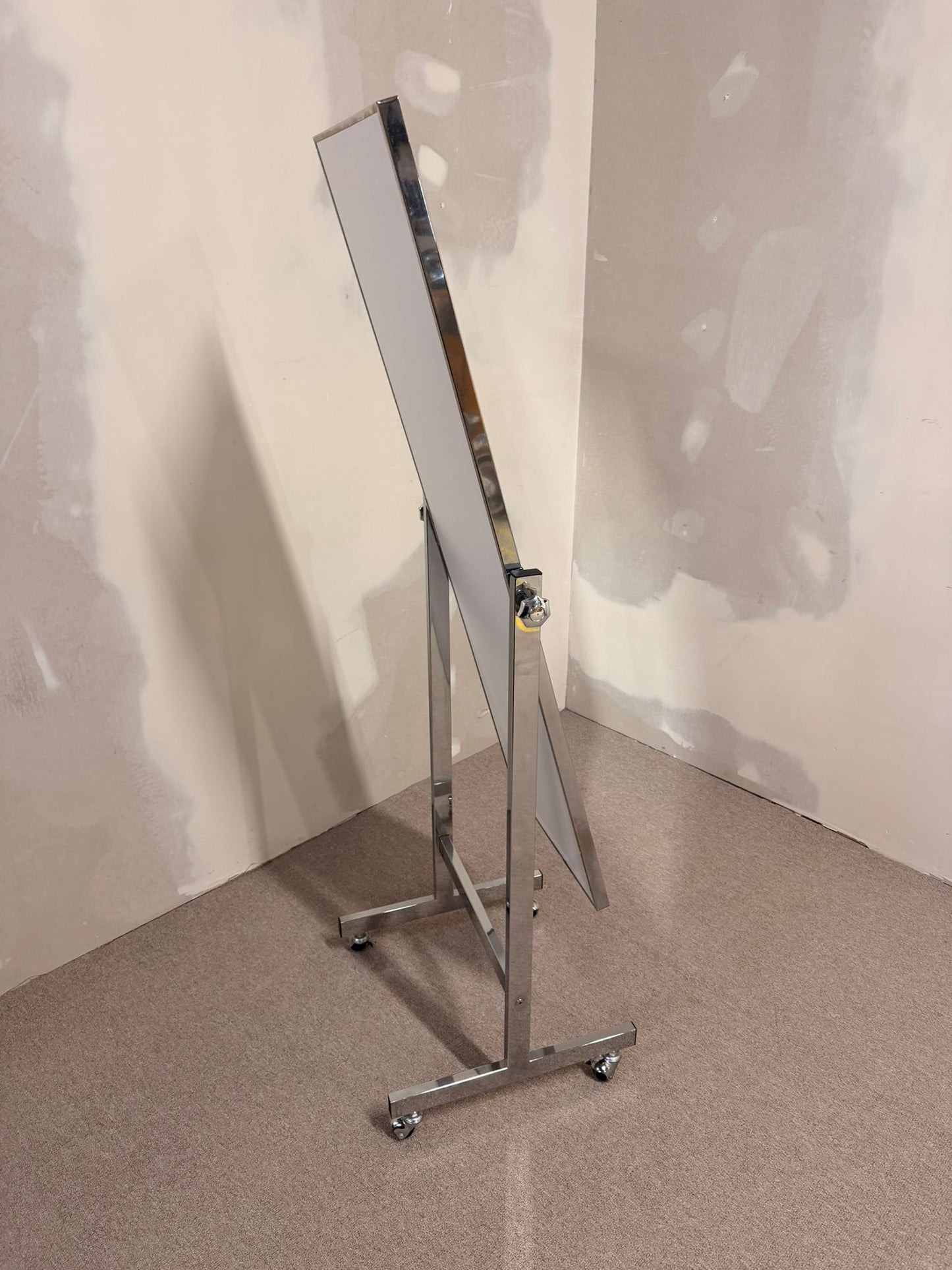 Verchromter Standspiegel mit Rollen, Ganzkörperspiegel