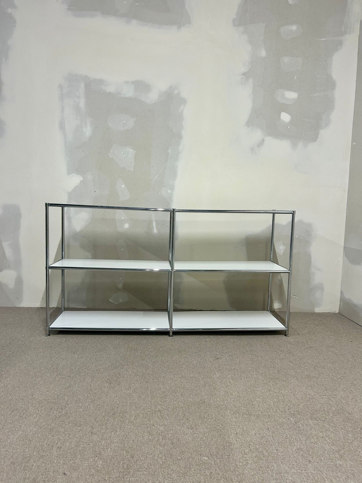 Weisses Regal im Stil wie USM mit 6 Tablaren, Sideboard