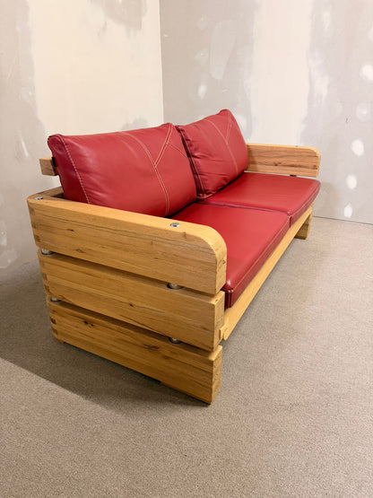 Massivholz Sofa rotes Leder Sprenger Möbel Schweiz