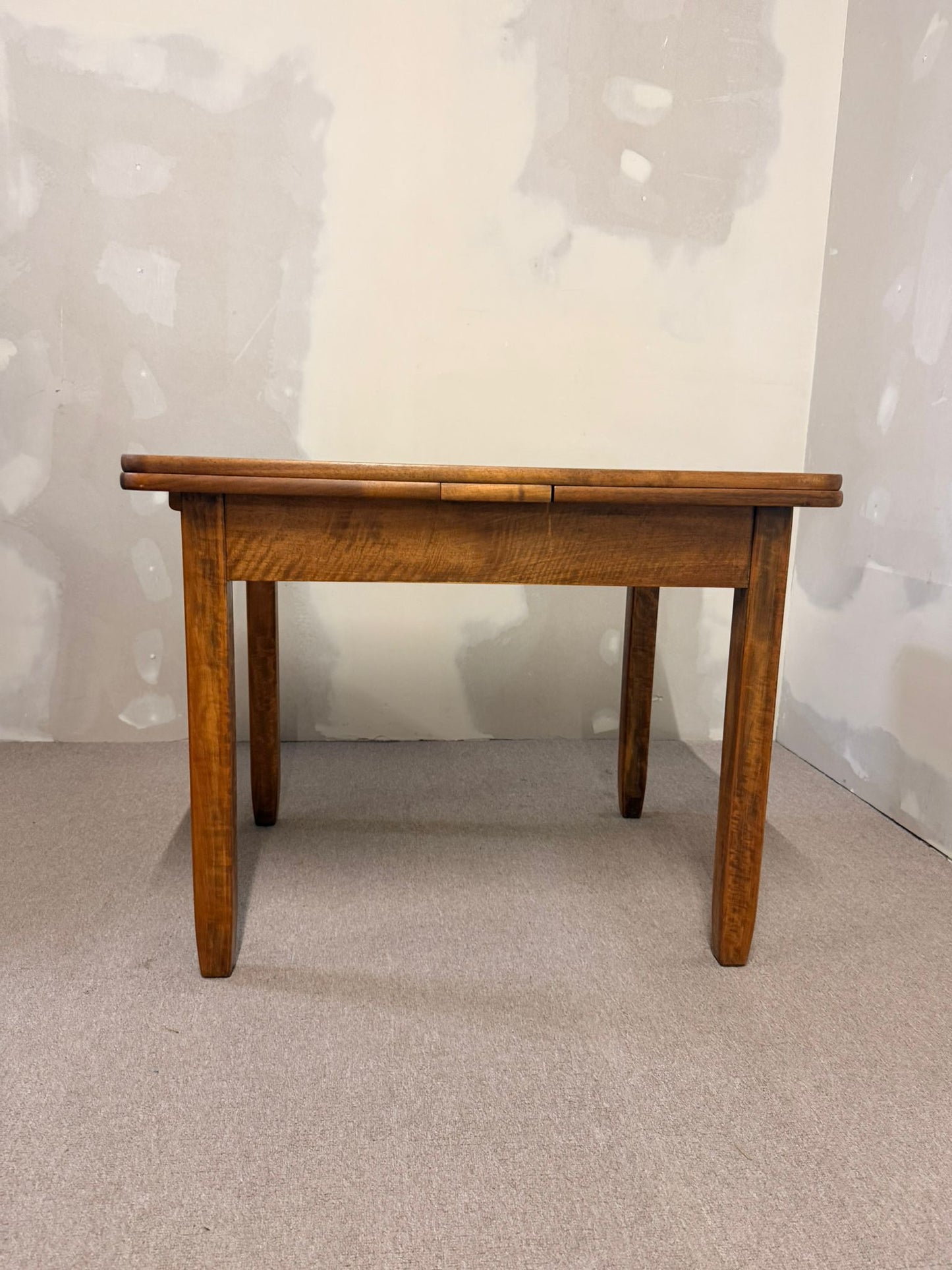Rustikaler Massivholztisch, ausziehbar mit 2 Platten