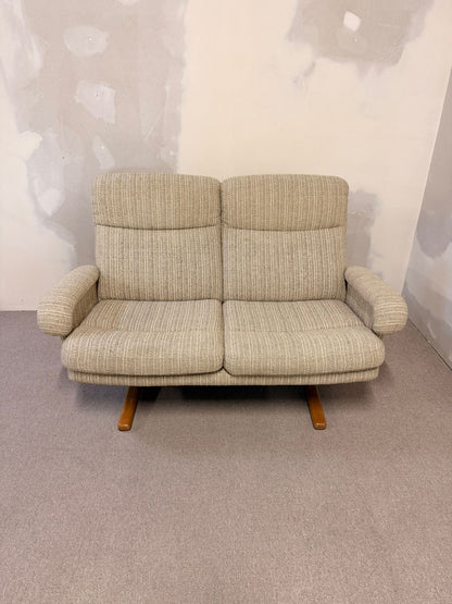 Dänisches Mid Century 2er Sofa mit Strukturstoffbezug, retro