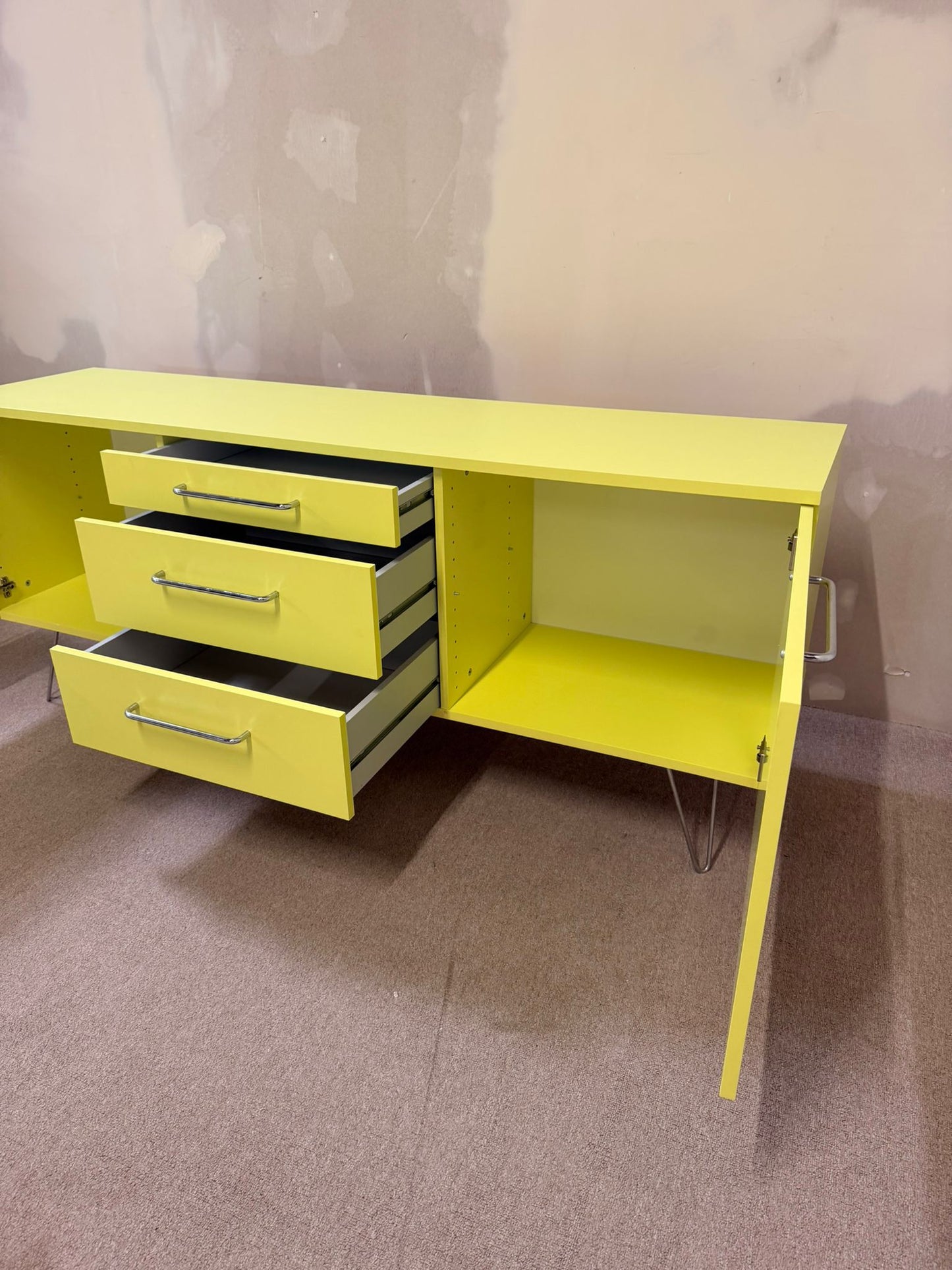 Modernes limettengrünes Sideboard Büffet im Retro Stil
