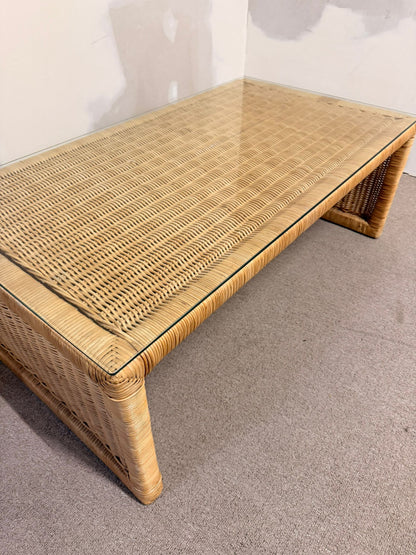 Rattan Couchtisch im Coastal Stil mit Glasplatte