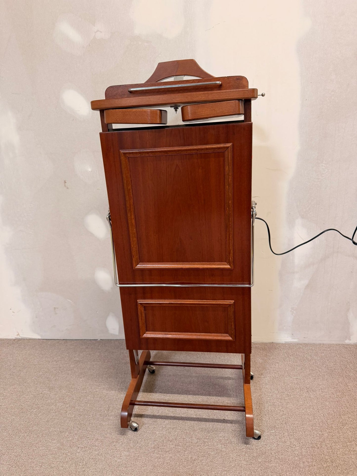 Italienischer vintage Herrendiener, Stummer Diener, Butler