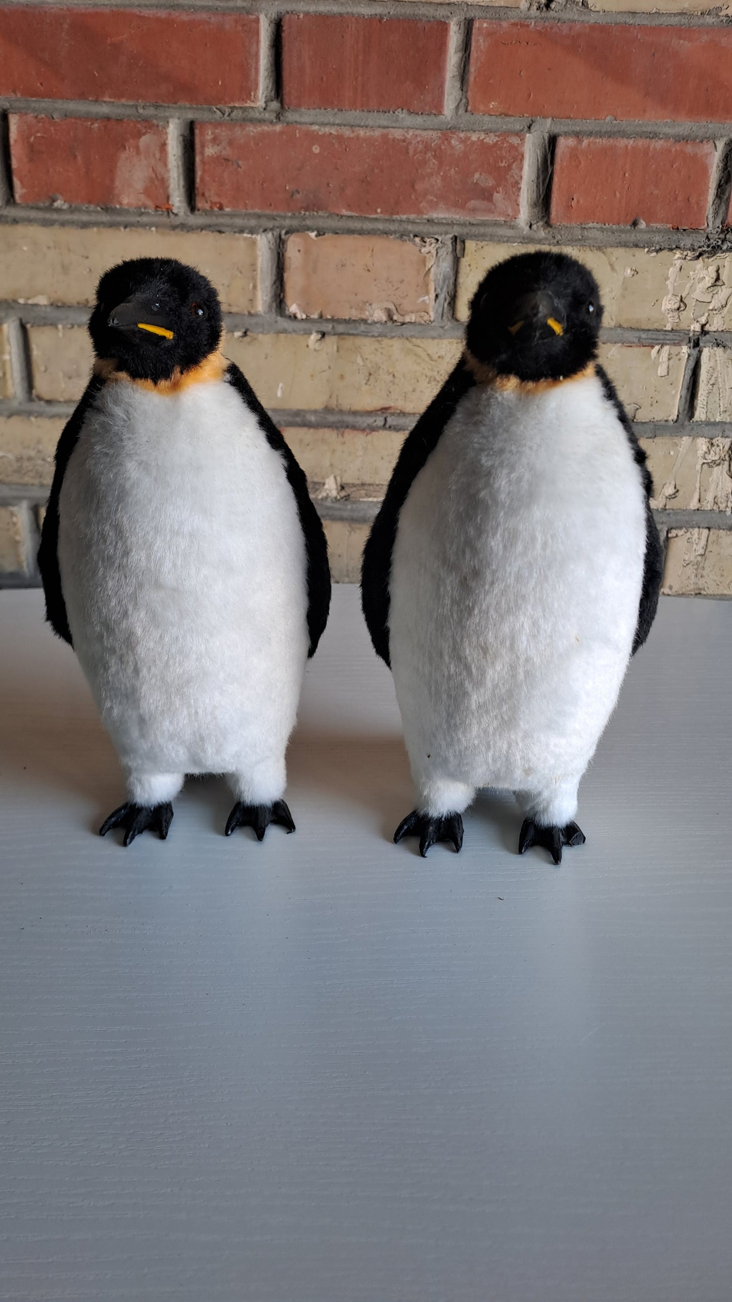2er Set Kunstfell-Pinguine naturgetreu Dekofiguren