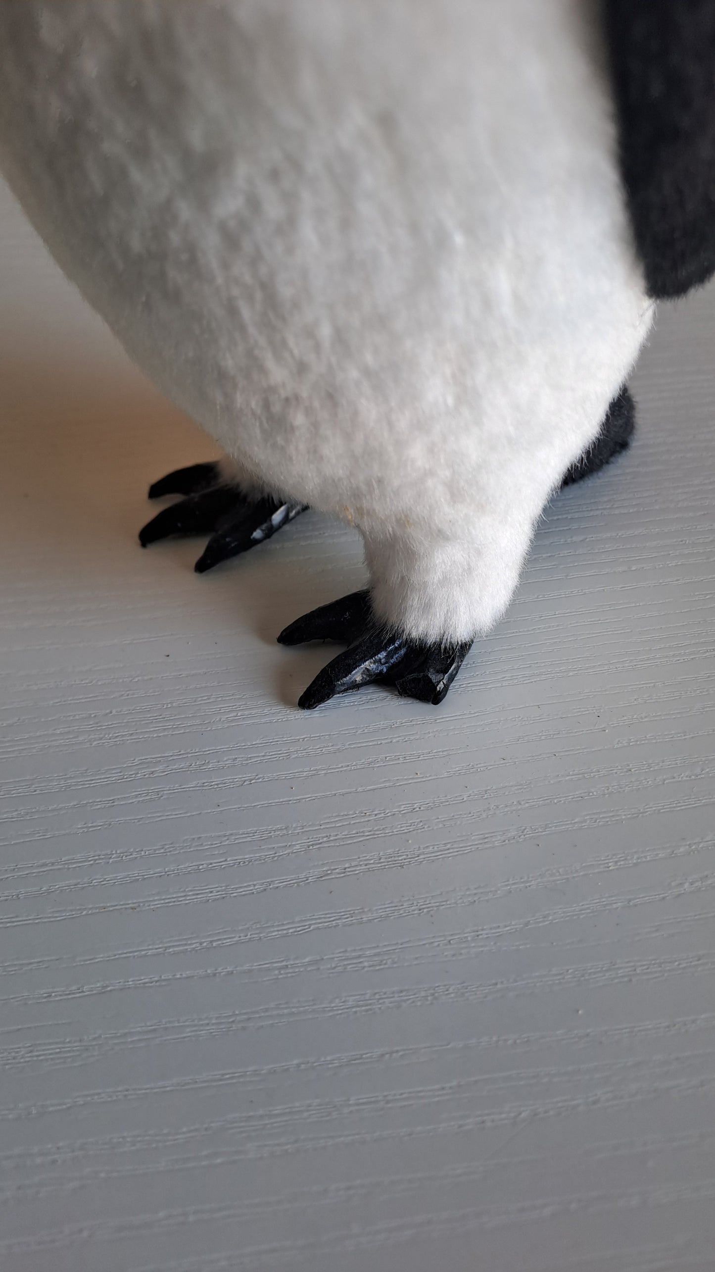 2er Set Kunstfell-Pinguine naturgetreu Dekofiguren