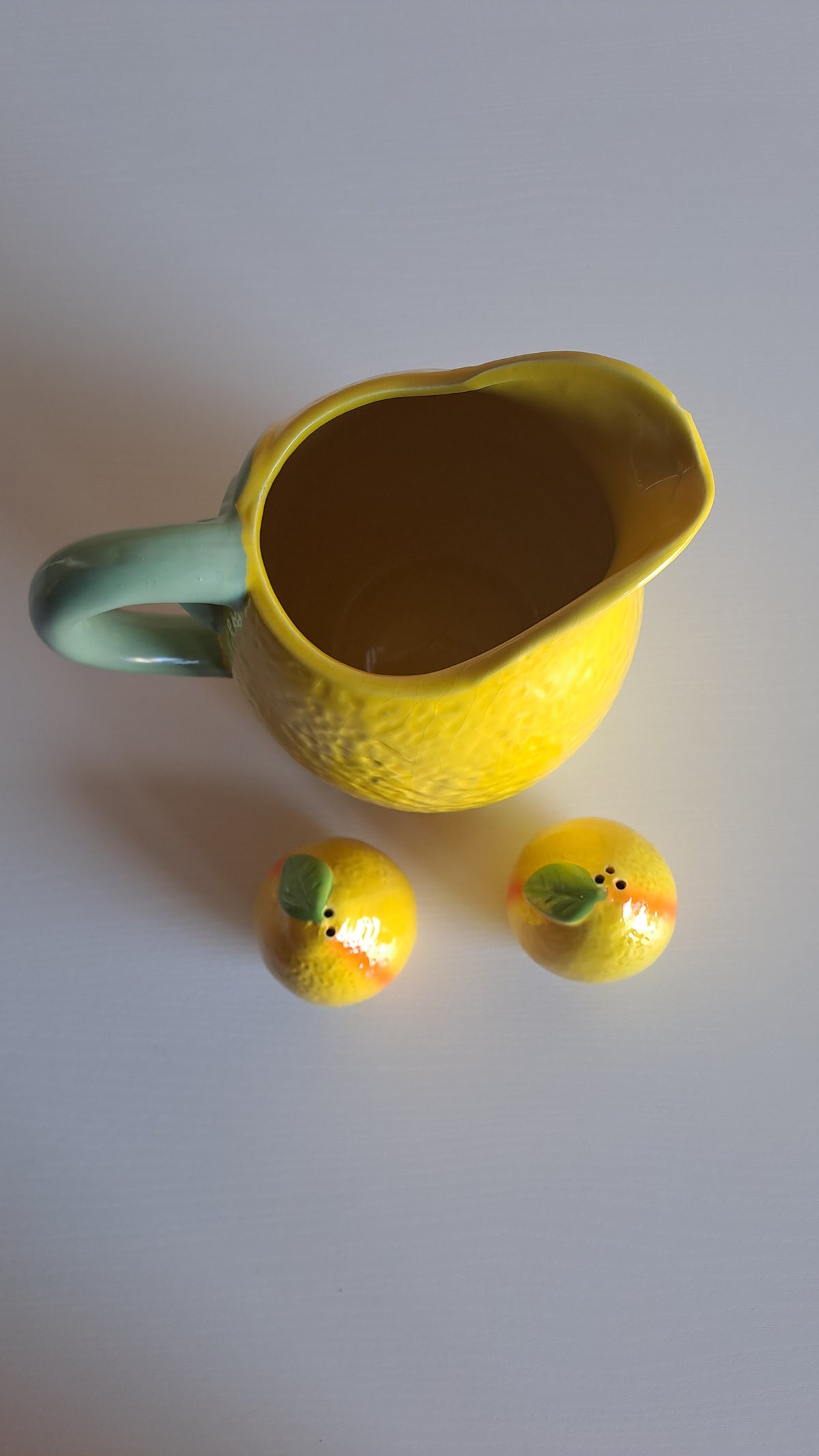 Keramik Krug in Zitronenform mit Salz- & Pfefferstreuer