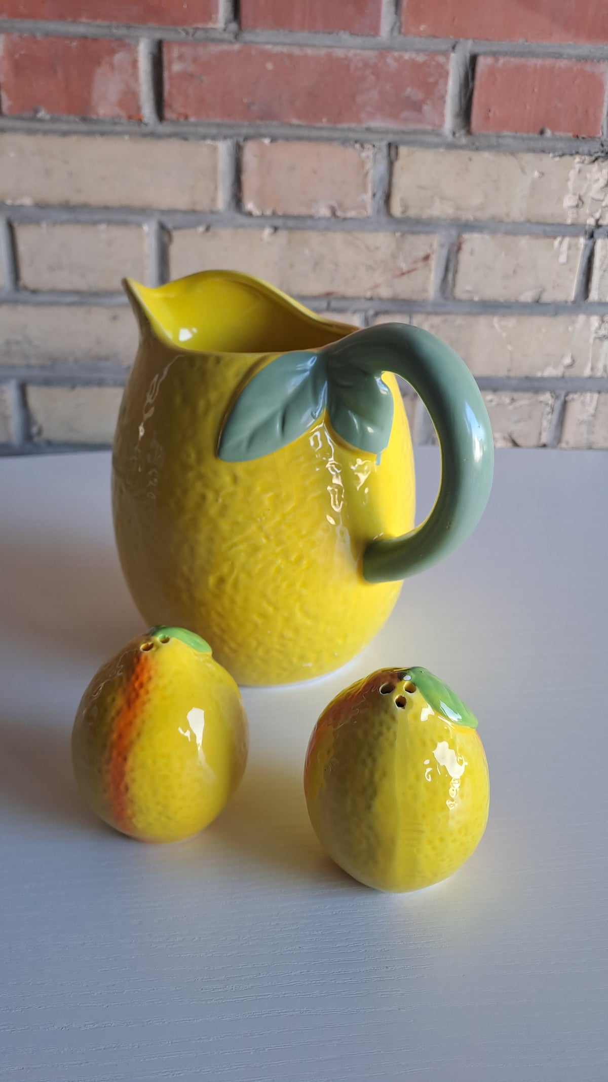 Keramik Krug in Zitronenform mit Salz- & Pfefferstreuer