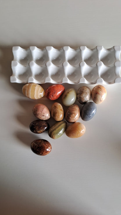 13 Vintage Naturstein Eier Marmor Onyx mit Eierhalter