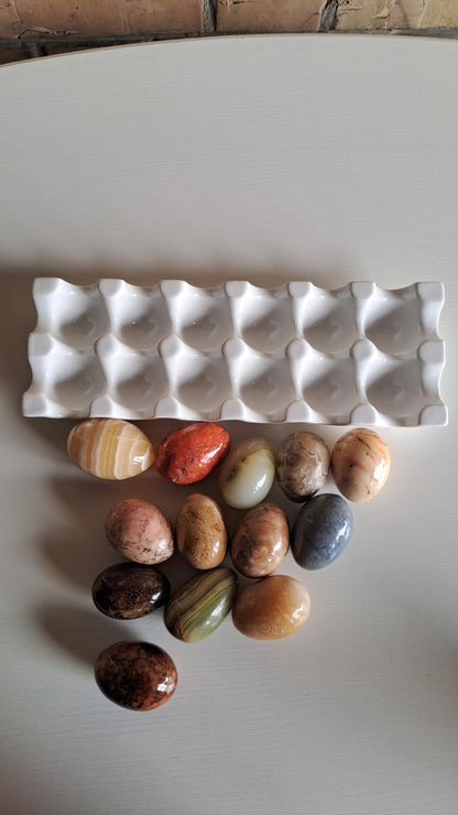 13 Vintage Naturstein Eier Marmor Onyx mit Eierhalter
