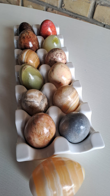 13 Vintage Naturstein Eier Marmor Onyx mit Eierhalter