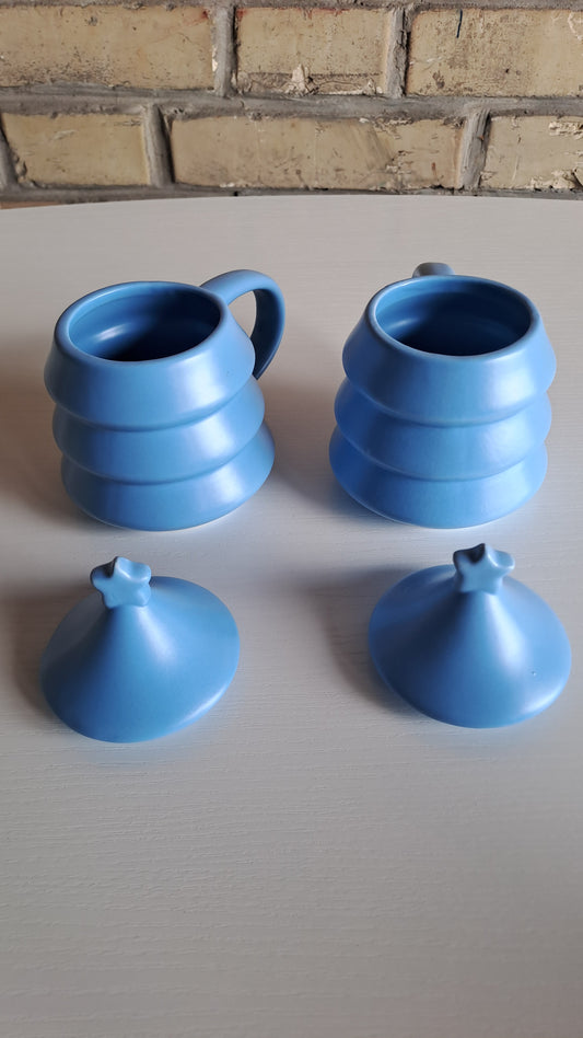 2er Set Keramik Tassen mit Deckel Stern Design Blau