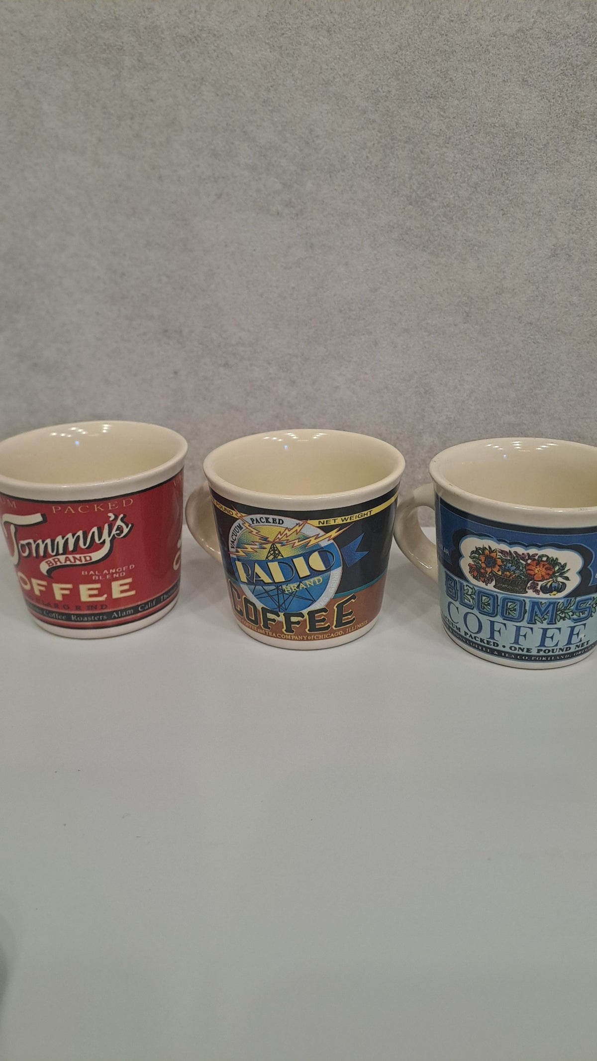Natives Vintage-Stil Kaffee-Set: 6 Tassen und Metall-Tablett