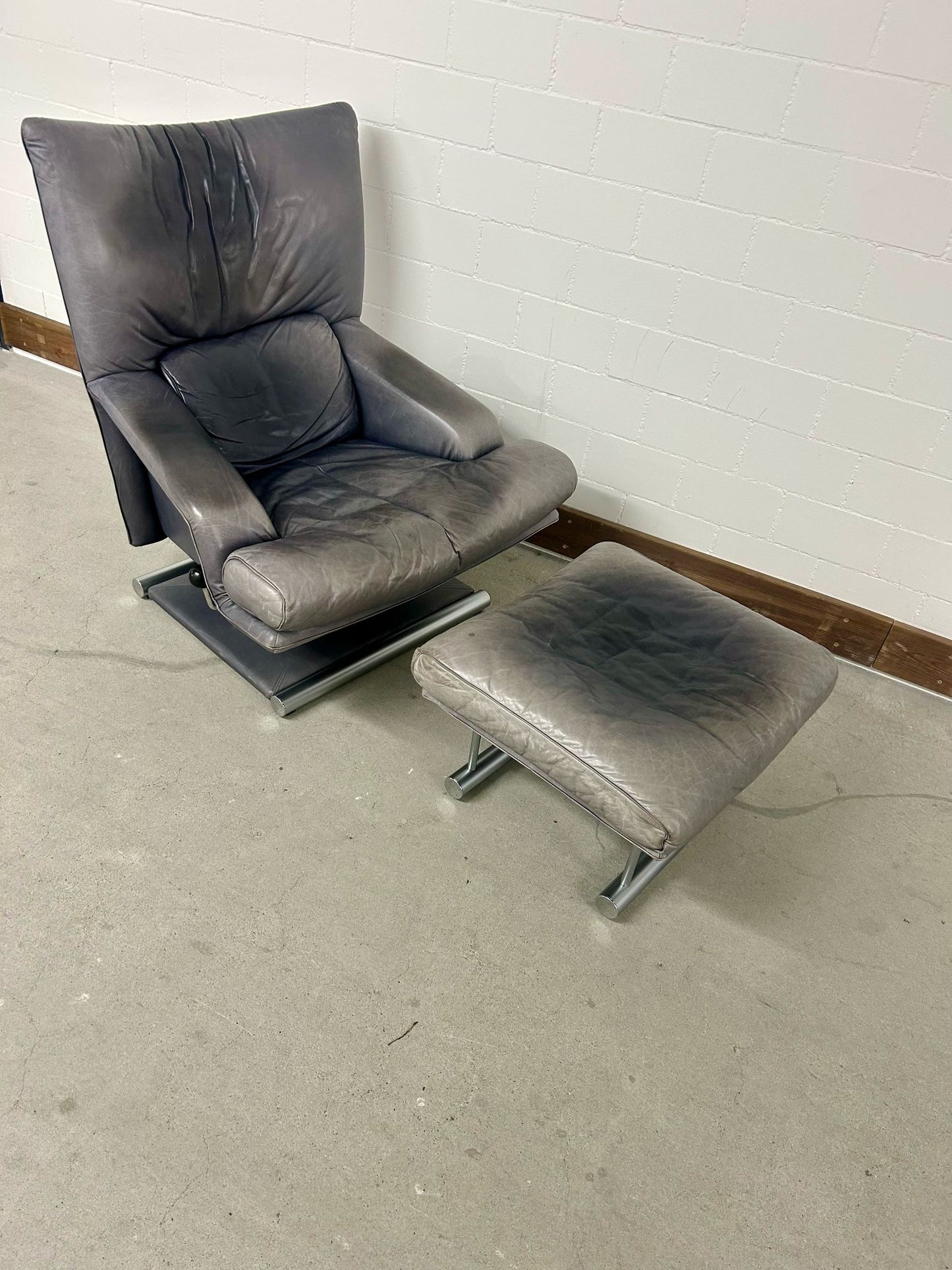 Design Leder Sessel mit Fusshocker Chromgestell Rolf Benz