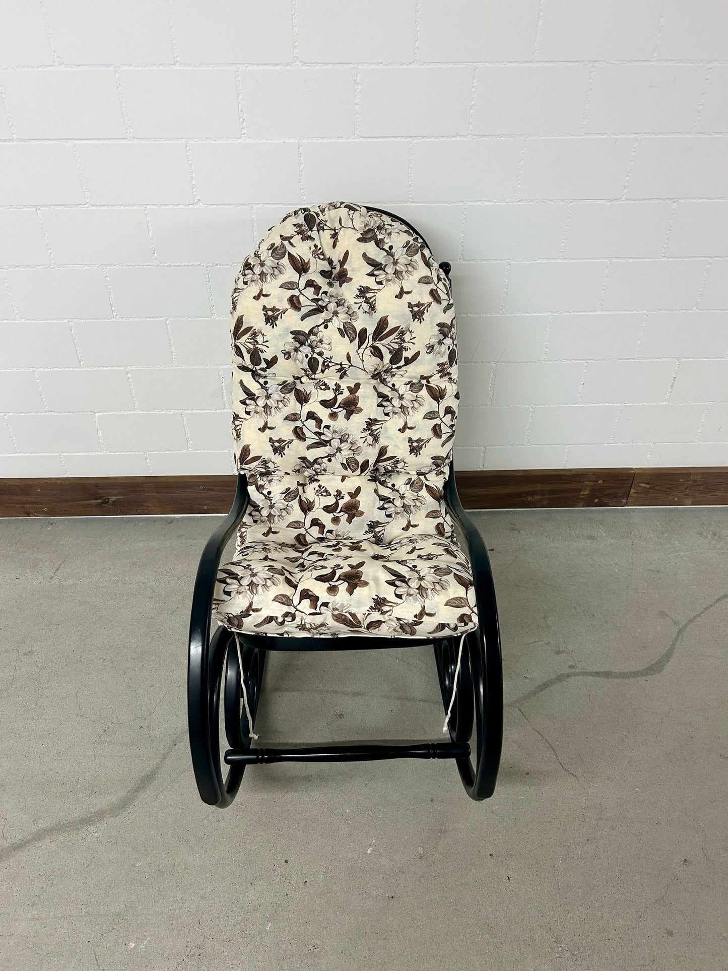 Schaukelstuhl, schwarz, Wiener Geflecht, im Thonet Stil
