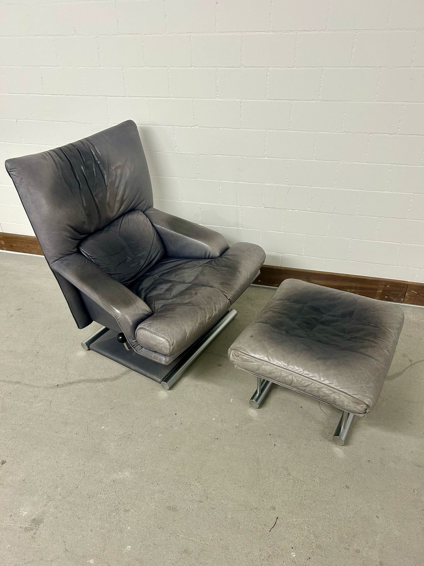 Design Leder Sessel mit Fusshocker Chromgestell Rolf Benz