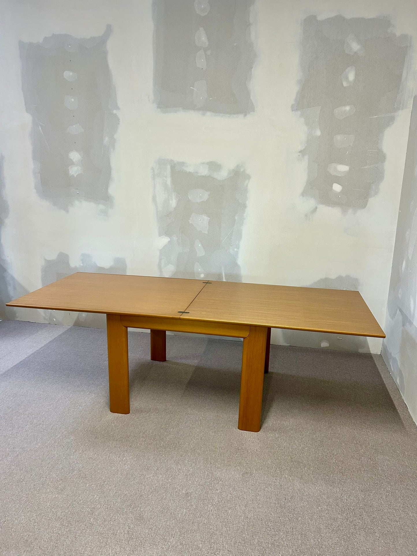 Italienischer Esstisch aus Holz im Vintage Stil aufklappbar