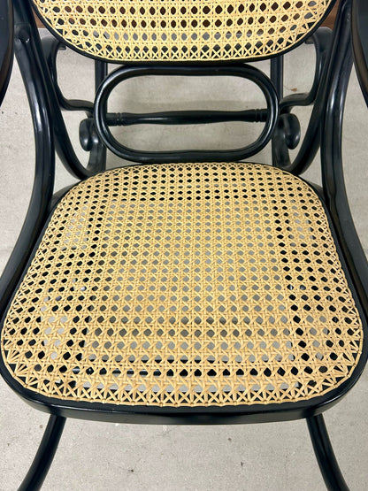 Schaukelstuhl, schwarz, Wiener Geflecht, im Thonet Stil