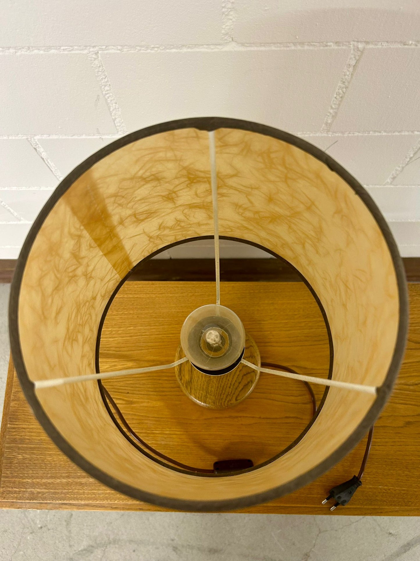Vintage Tischlampe Holzfuss Lampenschirm aus Pergament