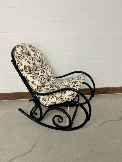 Schaukelstuhl, schwarz, Wiener Geflecht, im Thonet Stil
