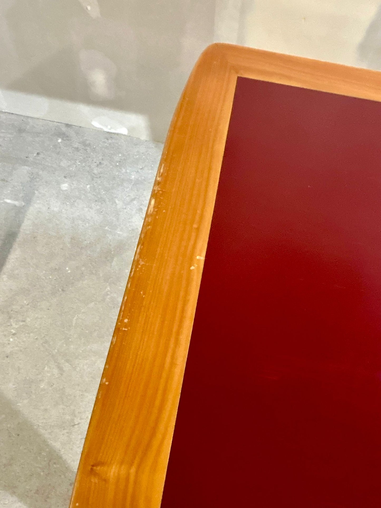 Ausziehbarer Tisch absolut Retro aus den 70er Jahren rot