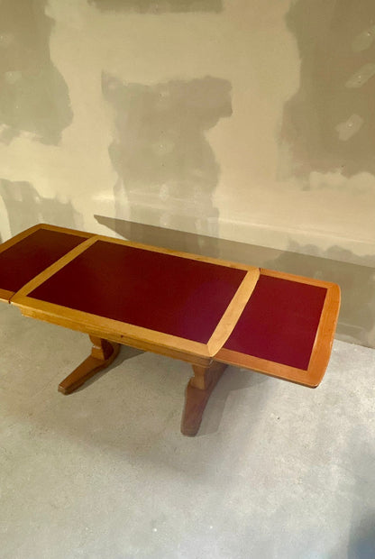 Ausziehbarer Tisch absolut Retro aus den 70er Jahren rot