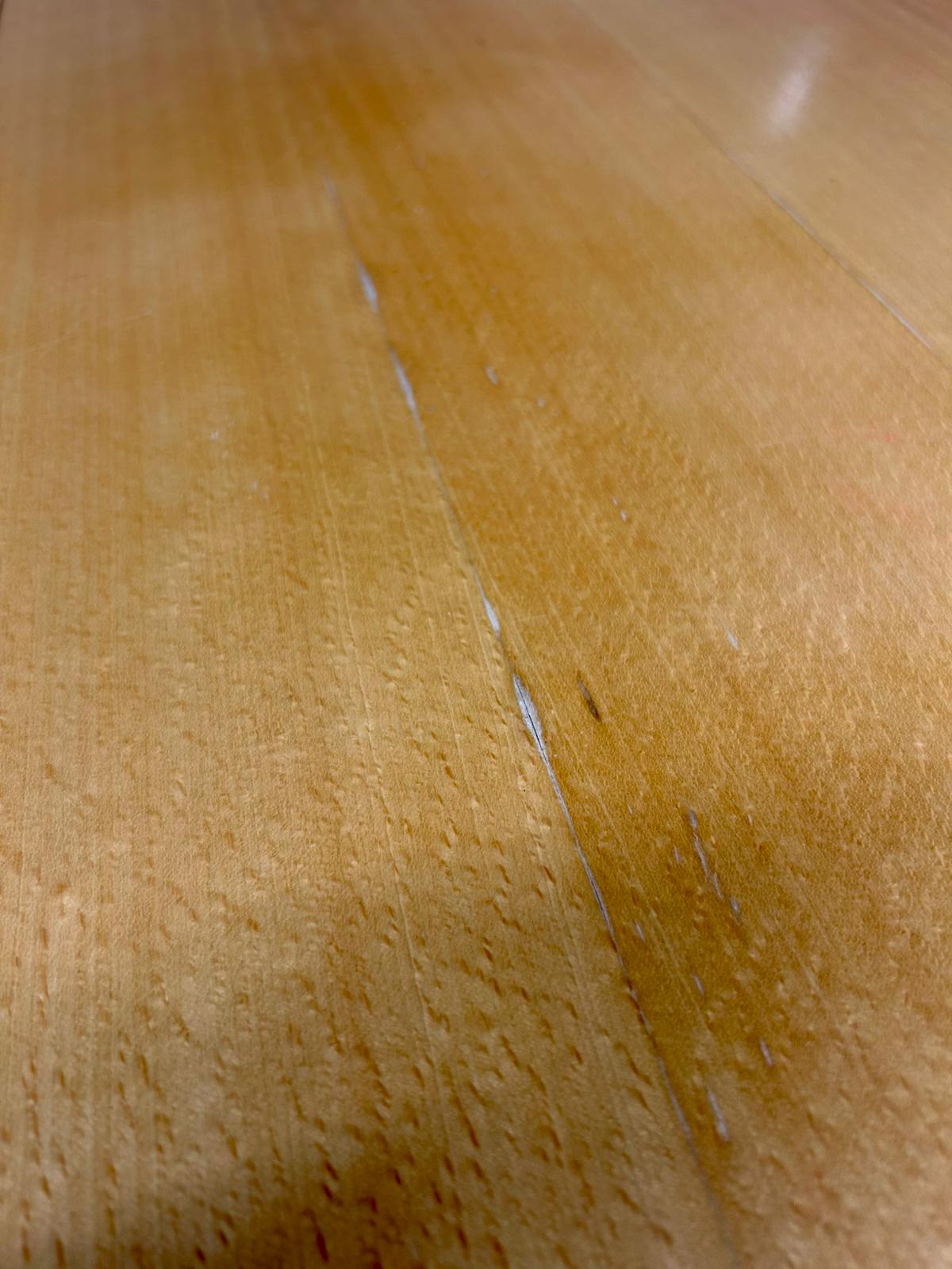 Ausziehbarer Esstisch helles Holz schwarzes Gestell oval