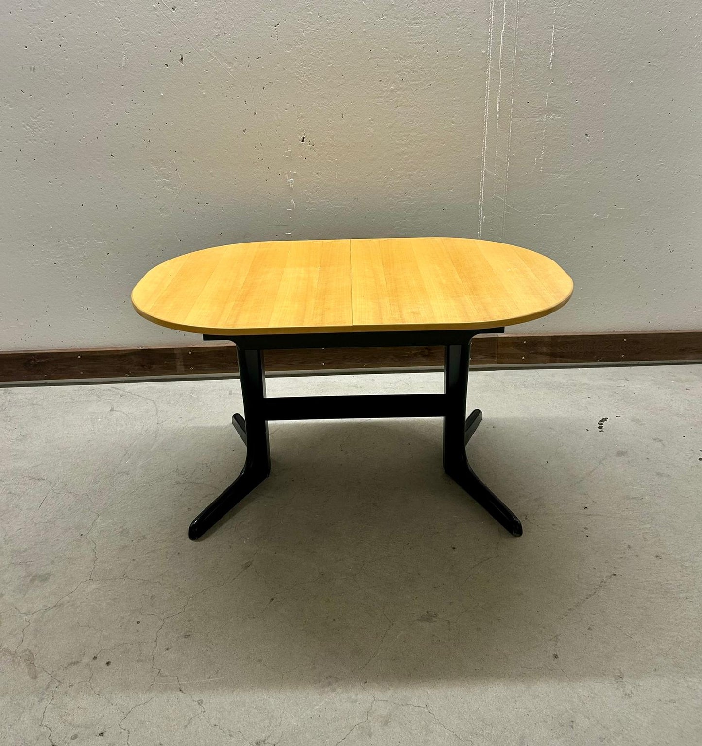 Esstischgruppe, 1 ausziehbarer Tisch und 4 Stühle, 5 teilig