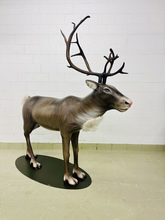Lebensgrosser Rentier aus Polyesterguss und Airbrush