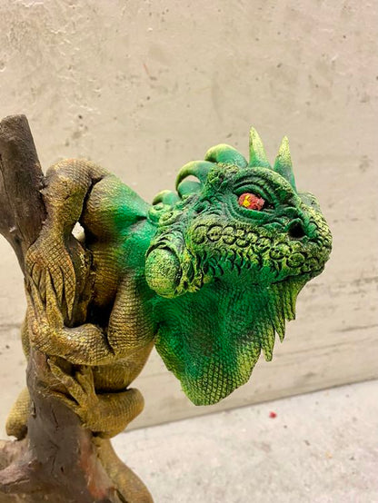 Leguan auf Treibholz