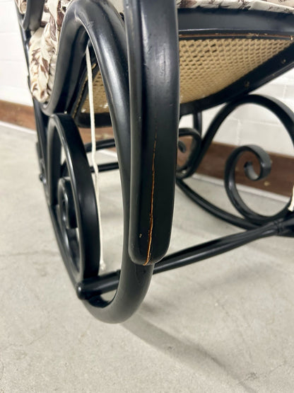 Schaukelstuhl, schwarz, Wiener Geflecht, im Thonet Stil