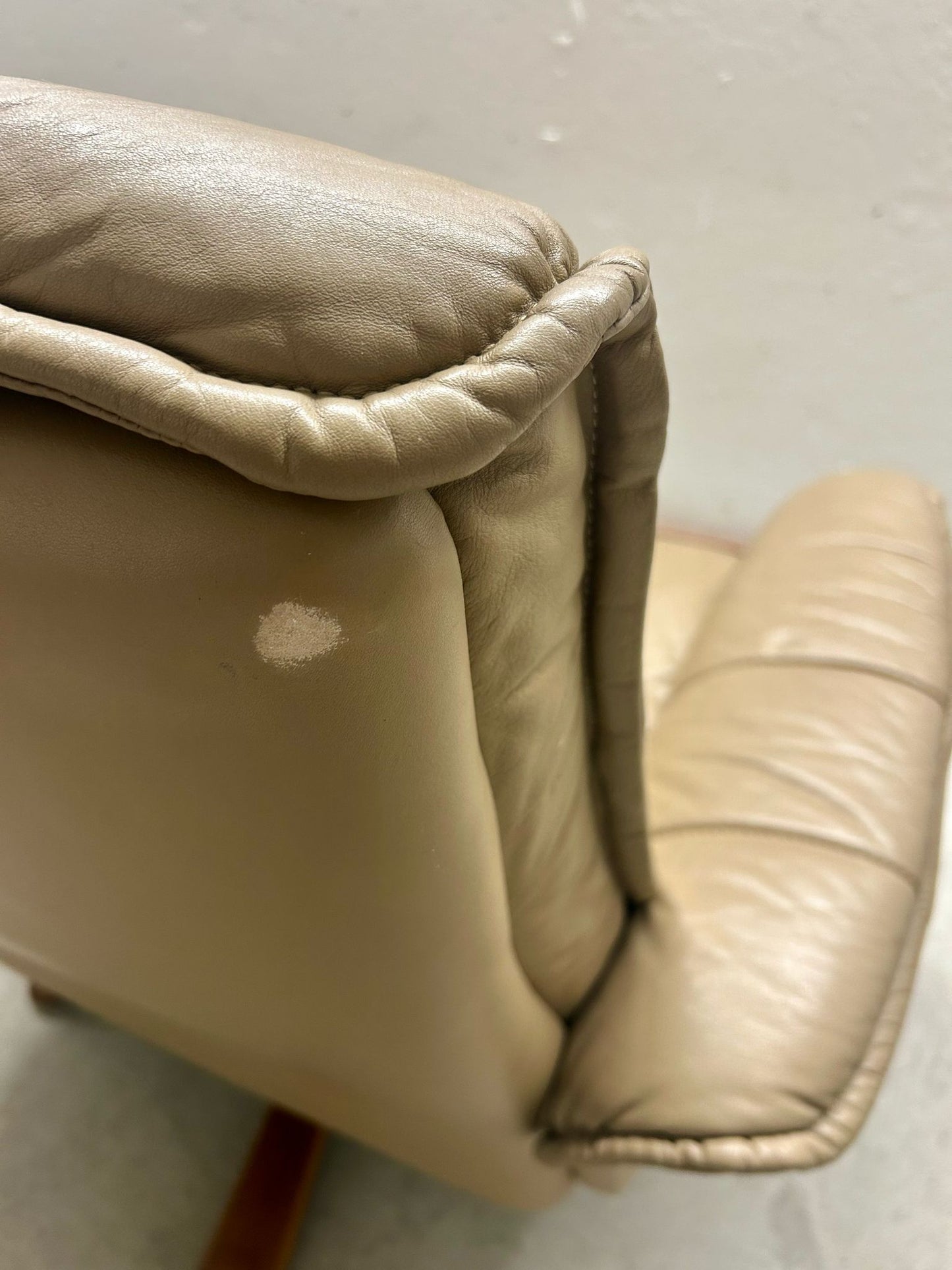 Mid-Century Leder Drehsessel, Möbelindustrie SEM