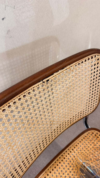 Bauhaus Freischwinger mit defektem Wiener Geflecht
