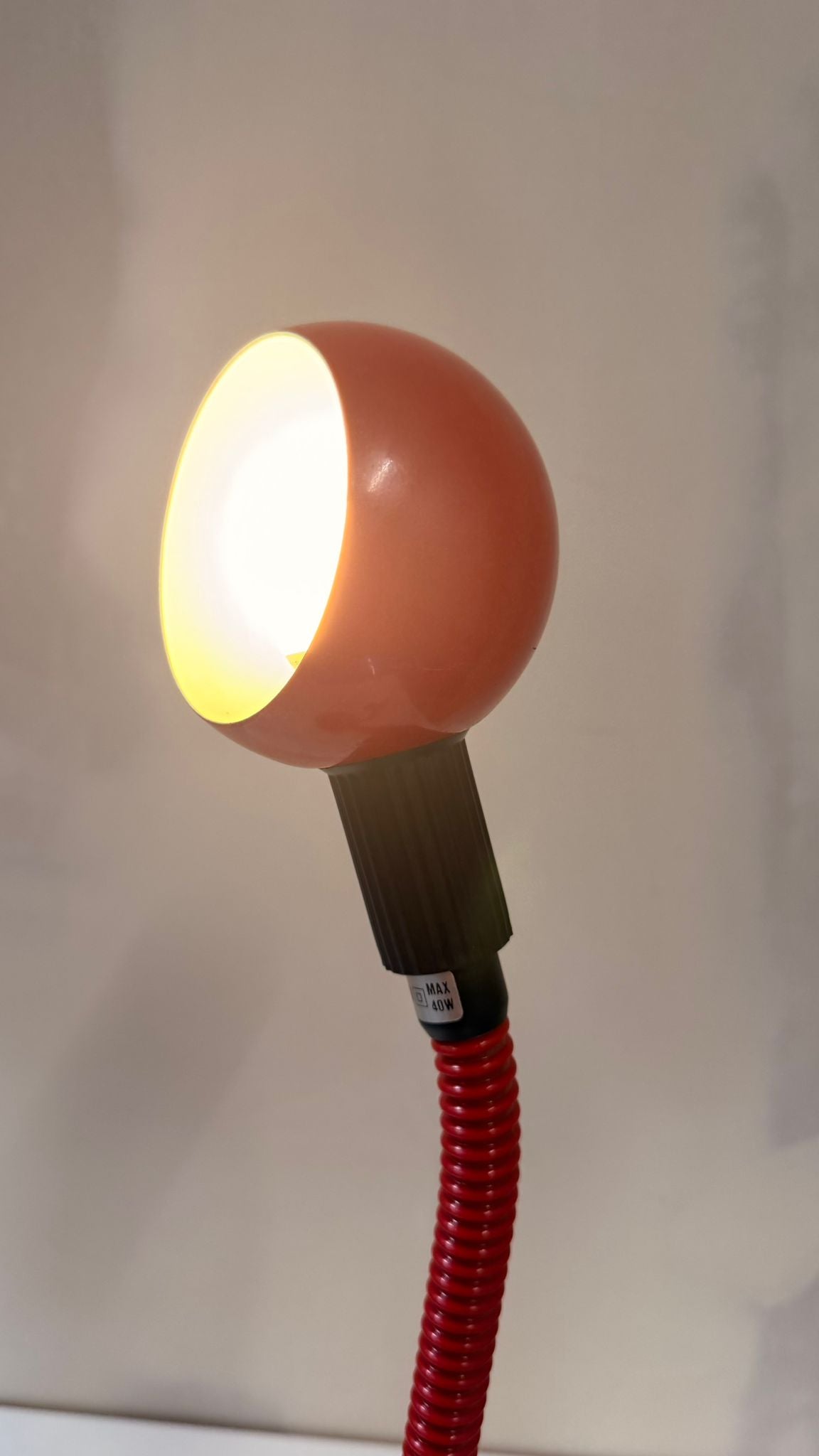 Rote italienische Space Age Tischlampe mit Schwanenhals 70`s