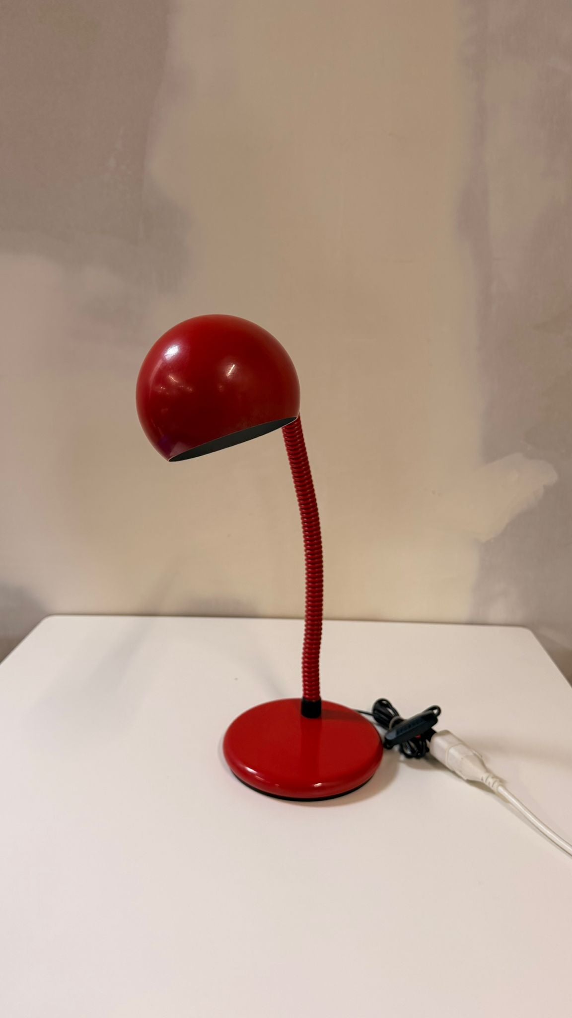 Rote italienische Space Age Tischlampe mit Schwanenhals 70`s