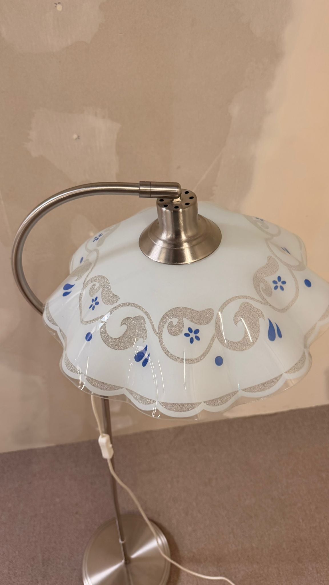 Stehlampe mit Schwanenhals Blumenmuster Lampenschirm Glas