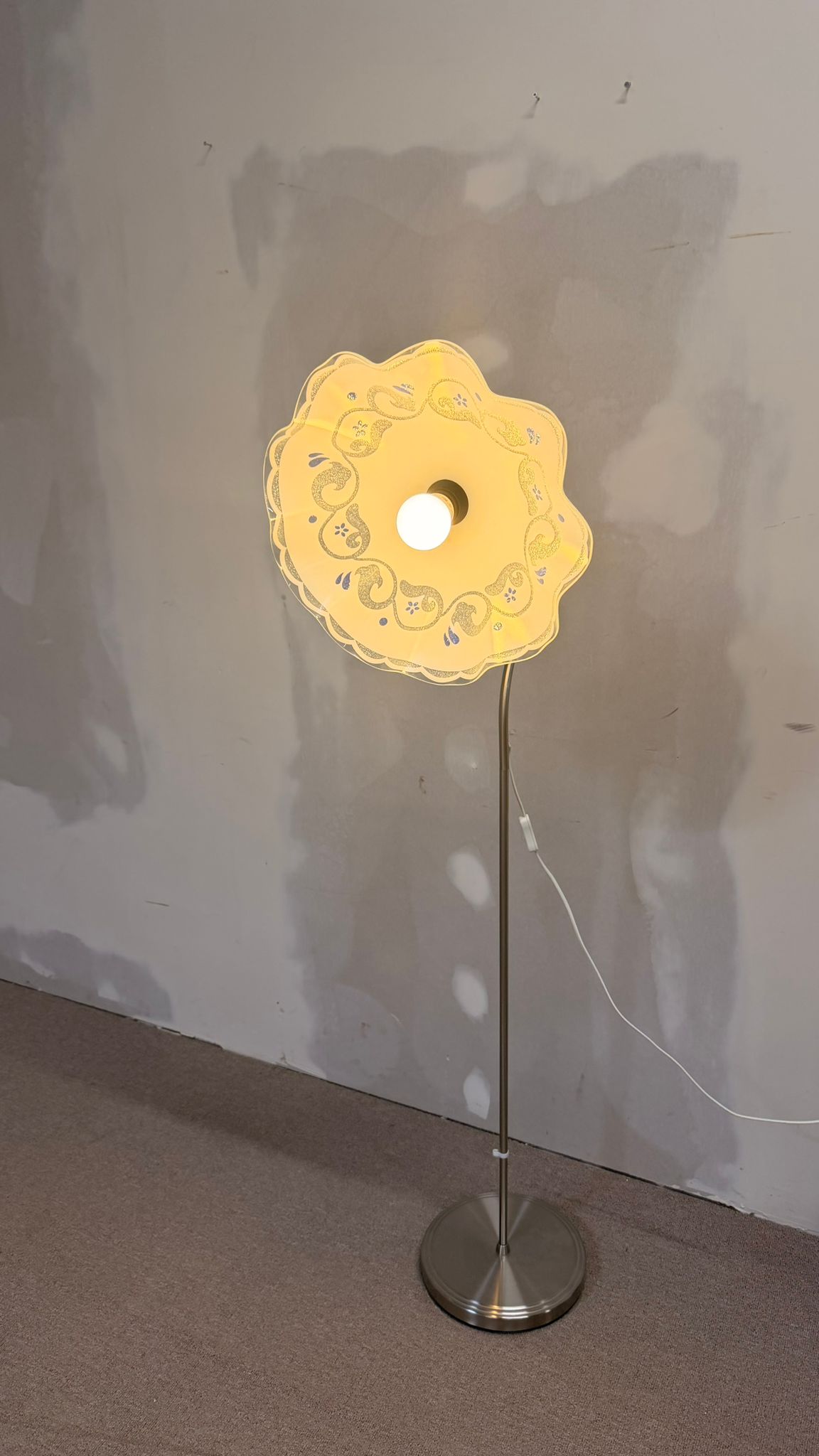 Stehlampe mit Schwanenhals Blumenmuster Lampenschirm Glas