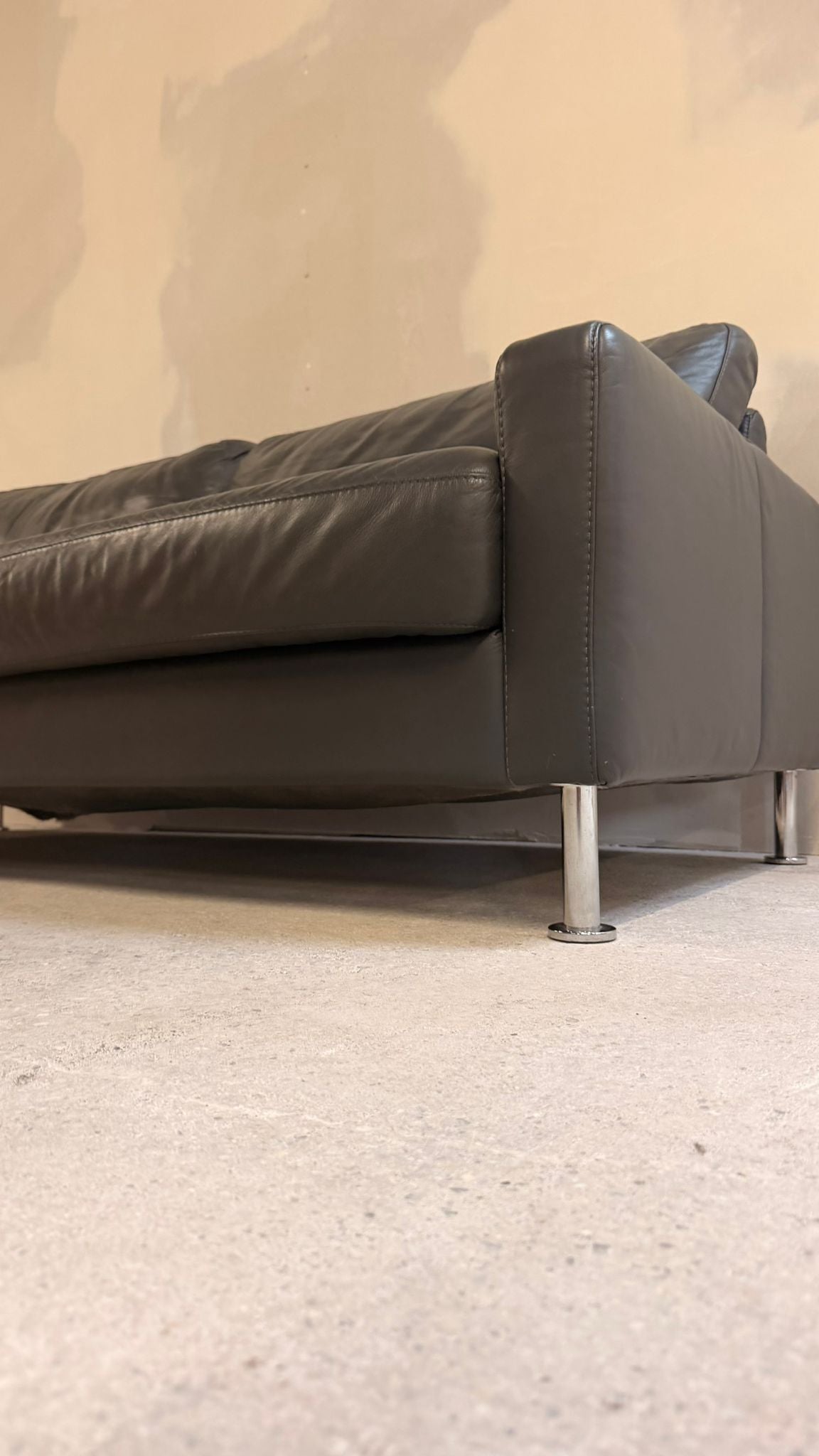 Modernes Ledersofa in dunkelgrau 3-Sitzer