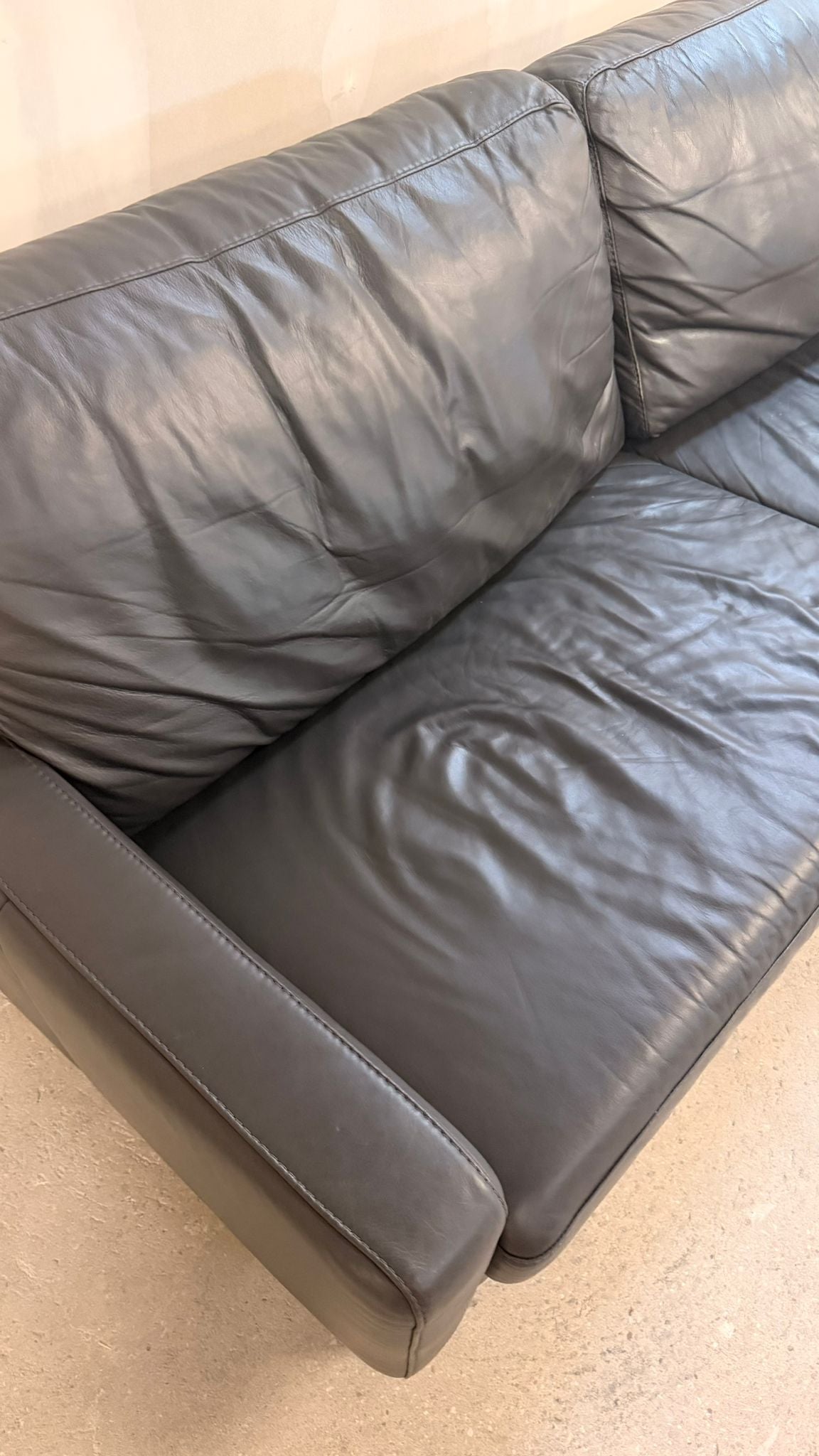 Modernes Ledersofa in dunkelgrau 3-Sitzer