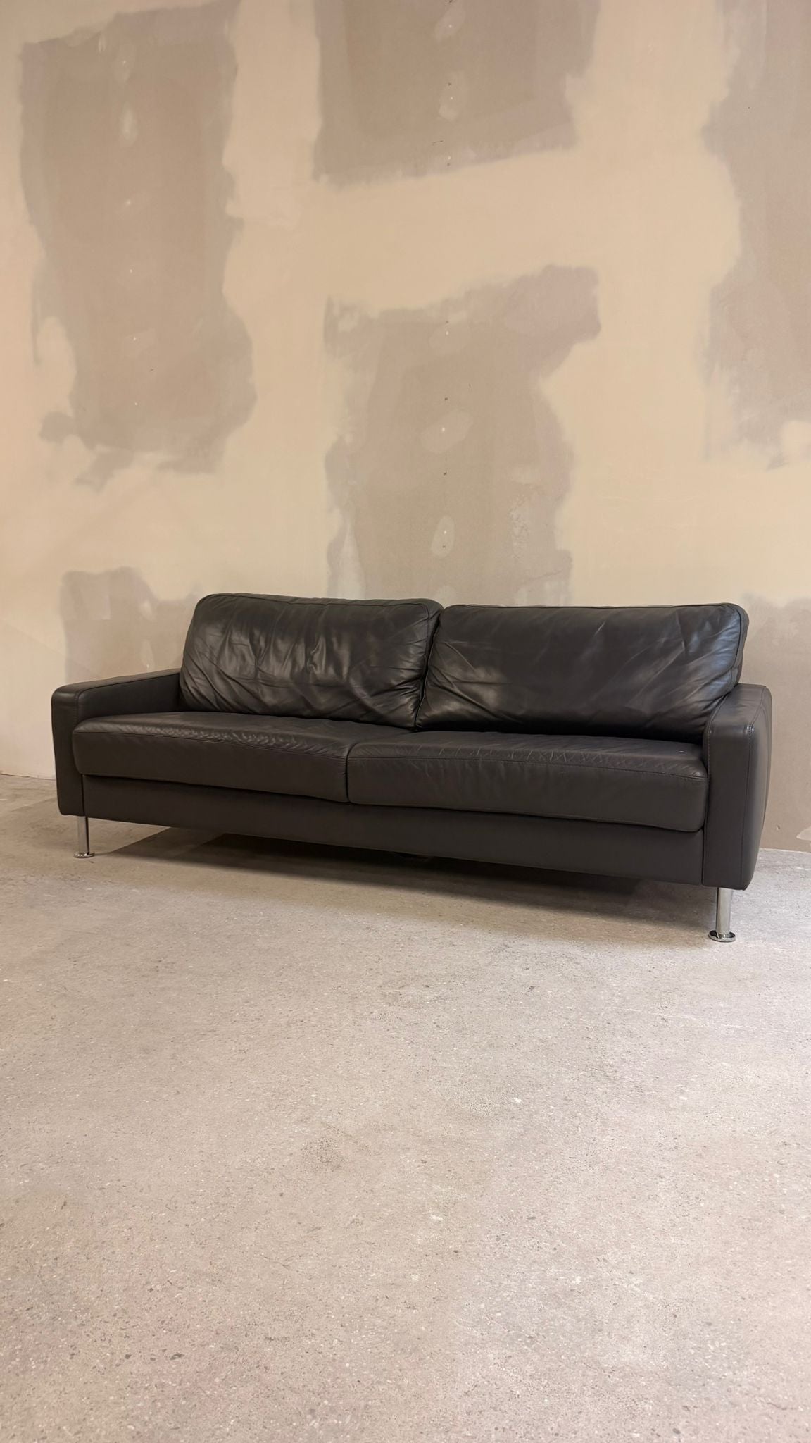 Modernes Ledersofa in dunkelgrau 3-Sitzer